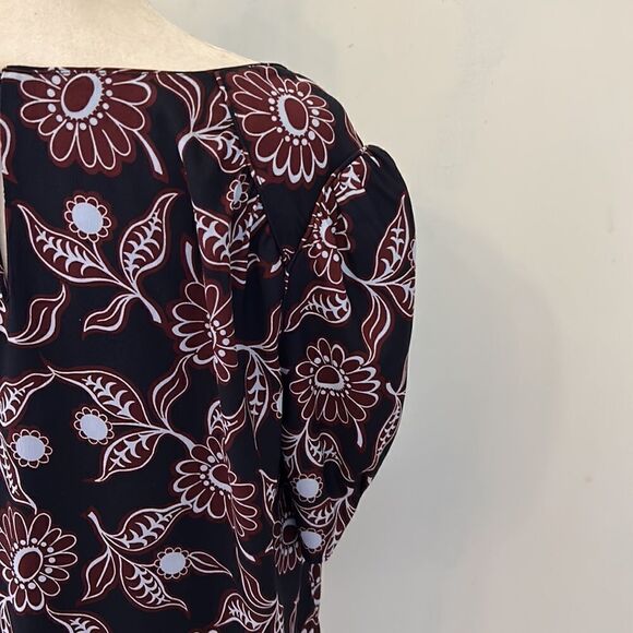 Ann Taylor black burgundy floral short sleeve blouse Size M - Picture 5 of 9